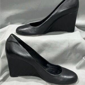 Gucci Leather Black Wedge Pumps — with GG on Heels. Sz 39.5 (9-9.5)